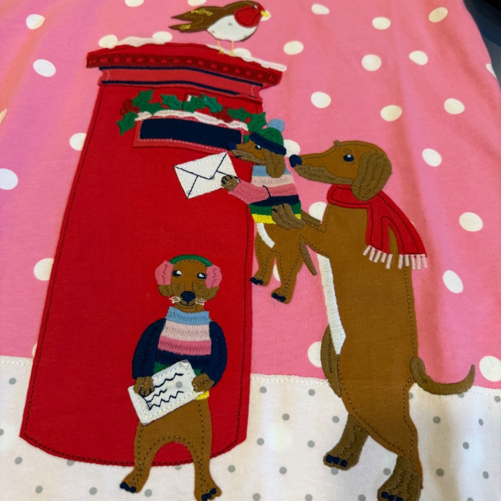 Size 8-9 Mini Boden Festive Scene Applique Tunic in Bright Pink Pin Spot Dogs - Picture 3 of 5